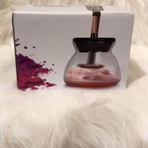 MAKEUP BRUSH CLEANER BY MIRACLEANER